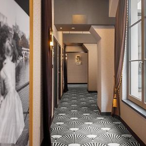 Junior Queen Suite